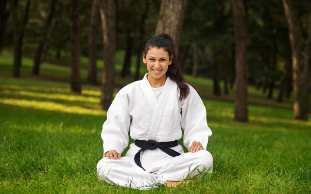 Woman kimono grass forest sitting free wallpaper for desktop - medium preview image