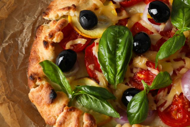 Pizza olives tomatoes spinach wax free wallpaper for desktop - medium preview image
