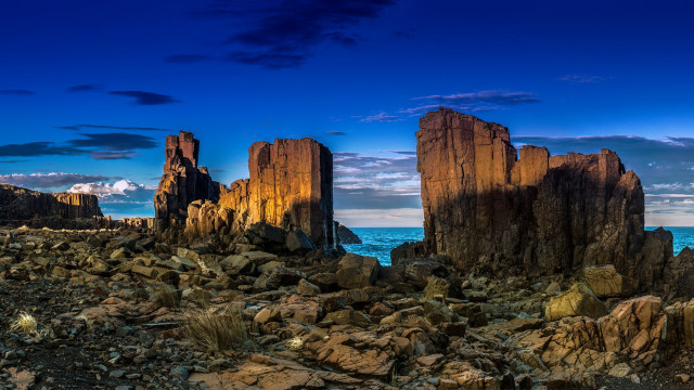 Rocky beach blue sky clouds free wallpaper for desktop - medium preview image