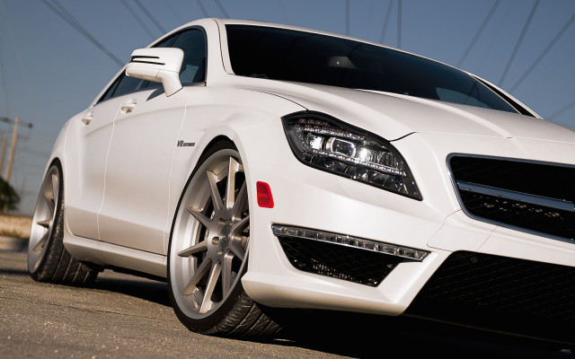 White mercedes benz finely detailed #3 free wallpaper for desktop - medium preview image
