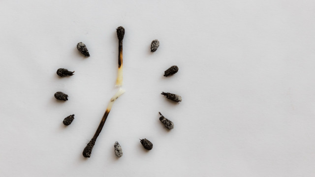 Black objects cigarette decay greyscale free wallpaper for desktop - medium preview image