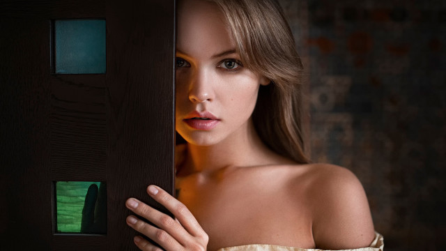 Woman door open serious blue free wallpaper for desktop - medium preview image