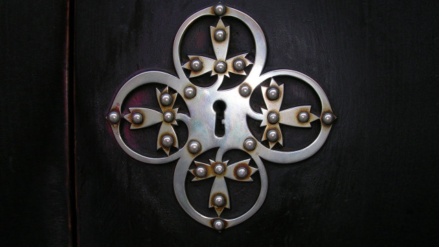 Metal door decorative side handle free wallpaper for desktop - medium preview image