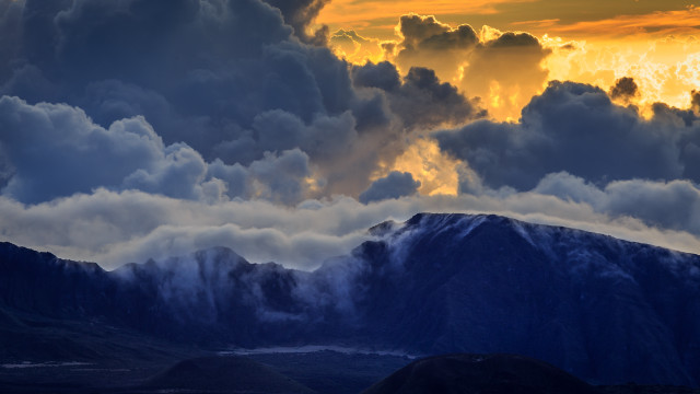 Mountain range clouds sunset plane free wallpaper for desktop - medium preview image