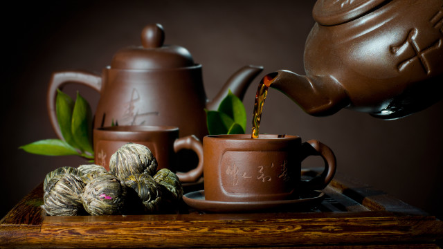 Teapot pouring tea green leaves free wallpaper for desktop - medium preview image