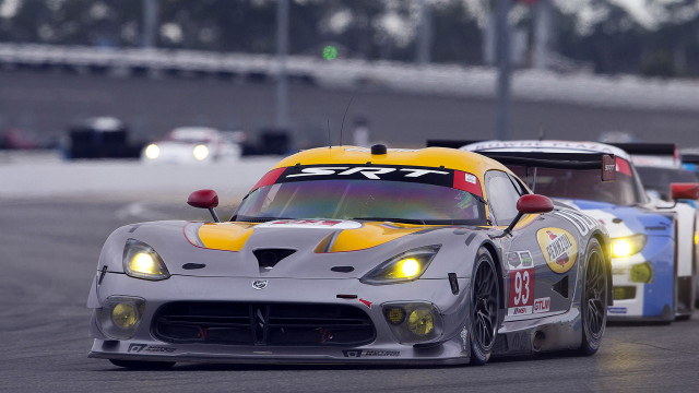 Racecar race track motion blur free wallpaper for desktop - medium preview image