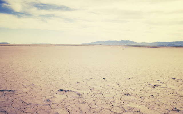 Barren desert mountains clouds footprints free wallpaper for desktop - medium preview image