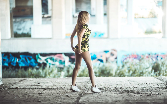 Woman dress graffiti building blonde free wallpaper for desktop - medium preview image