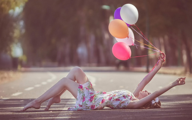 Woman balloons chinese clothes blurry free wallpaper for desktop - medium preview image