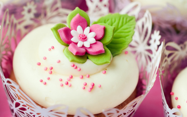 Cupcake flower box frosting pastel free wallpaper for desktop - medium preview image