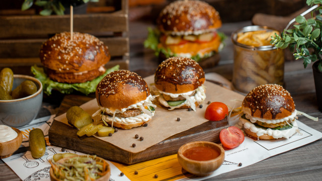 Sandwiches pickles cuttingboard food photography free wallpaper for desktop - medium preview image