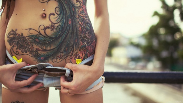 Woman tattoo wallet balcony blurry free wallpaper for desktop - medium preview image