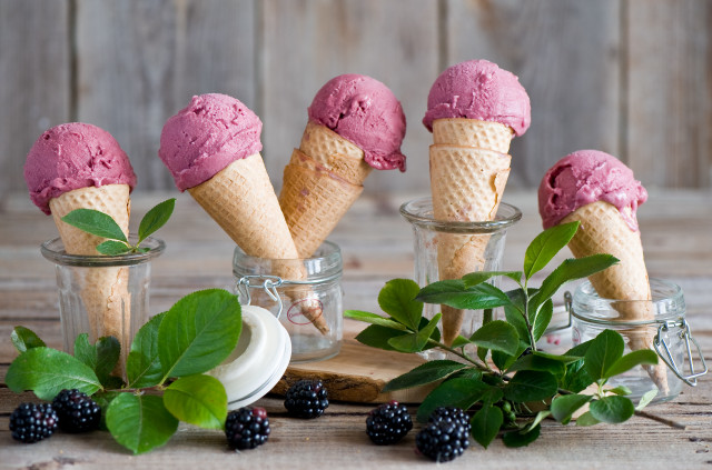Four icecream cones berries mint free wallpaper for desktop - medium preview image