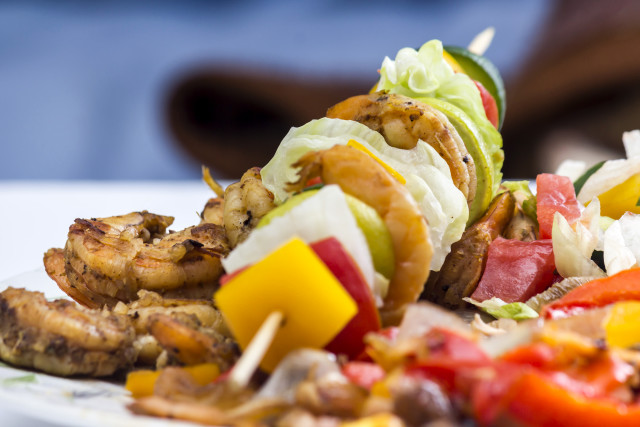 Shrimp lettuce tomatoes plate person free wallpaper for desktop - medium preview image