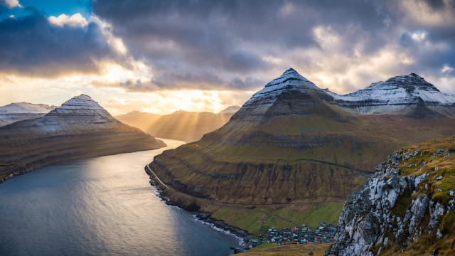 Mountain lake sky sunbeam beach free wallpaper for desktop - medium preview image
