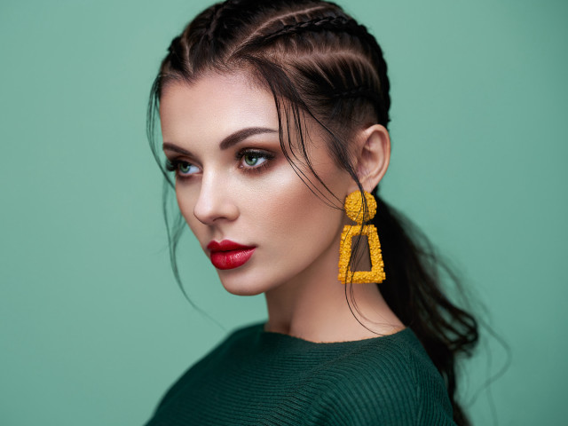 Woman ponytail green sweater yellow free wallpaper for desktop - medium preview image