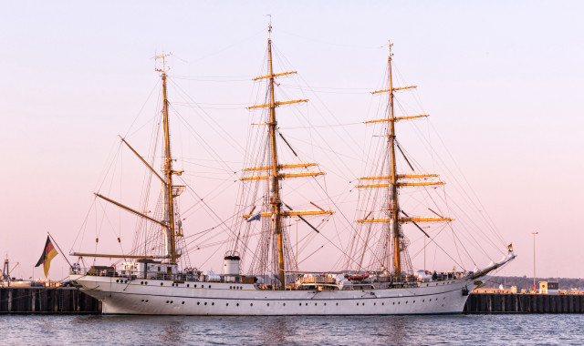 White boat dock pier flag free wallpaper for desktop - medium preview image