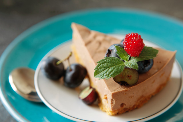 Cake strawberry plate spoon food free wallpaper for desktop - medium preview image