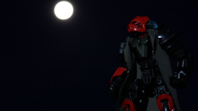 Robot moonlight night solo red free wallpaper for desktop - medium preview image