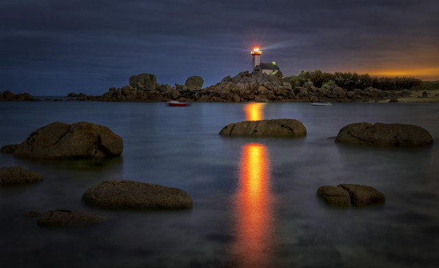 Lighthouse night rocky shore boat free wallpaper for desktop - medium preview image
