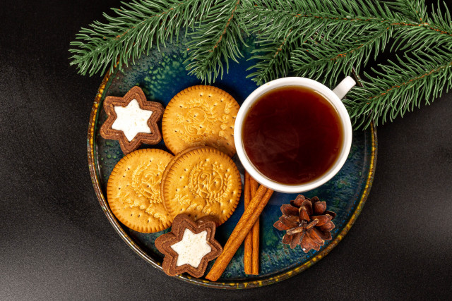 Cookies tea fir pinecones christmas free wallpaper for desktop - medium preview image