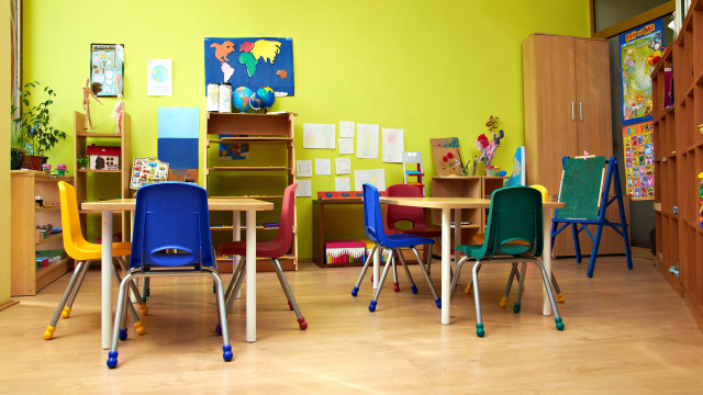 Classroom chairs table pictures children free wallpaper for desktop - medium preview image