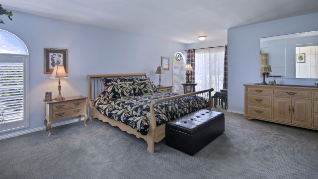 Bedroom dresser mirror window bench free wallpaper for desktop - medium preview image