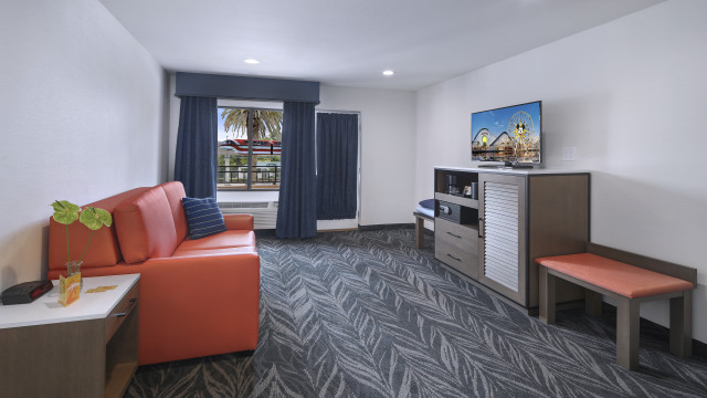 Living room couch television table free wallpaper for desktop - medium preview image