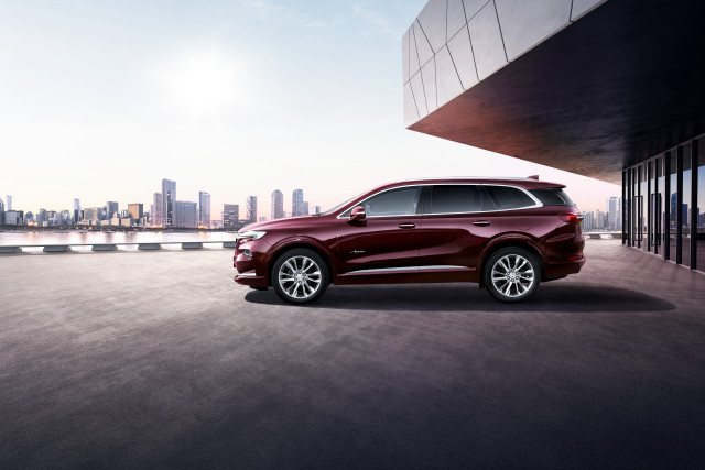 Red suv city skyline sunset free wallpaper for desktop - medium preview image