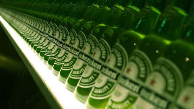 Green beer bottles shelf shallow free wallpaper for desktop - medium preview image