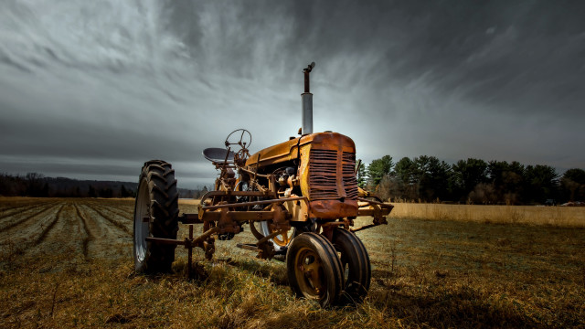 Tractor field clouds grass military free wallpaper for desktop - medium preview image