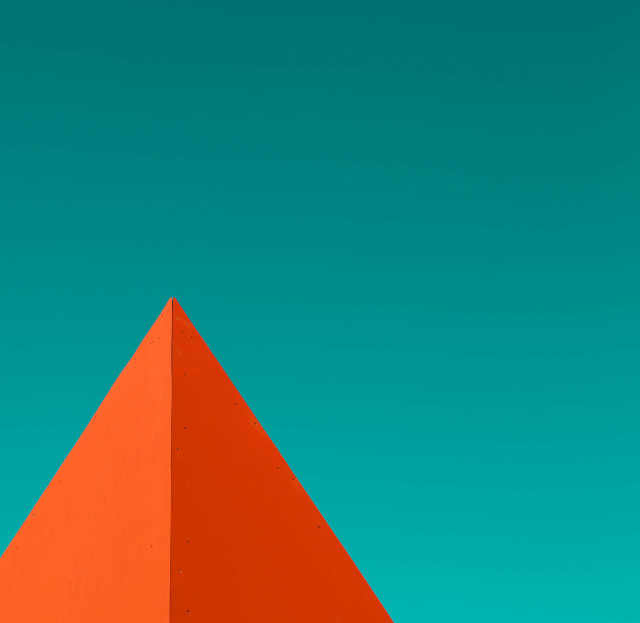 Red triangle blue background sky free wallpaper for tablet - medium preview image