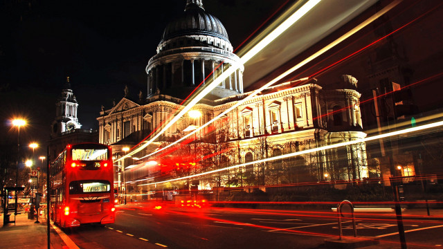 Double decker bus night street free wallpaper for desktop - medium preview image