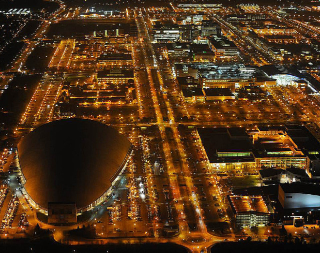 City night lights building traffic free wallpaper for desktop - medium preview image