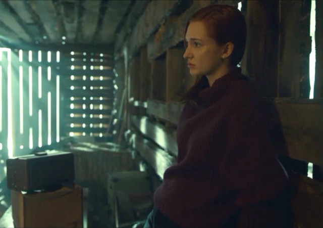 Woman sitting chair room light free wallpaper for desktop - medium preview image