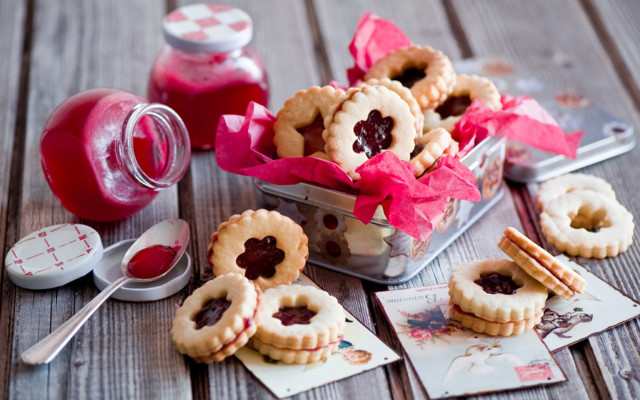 Tin cookies jam jar table free wallpaper for desktop - medium preview image