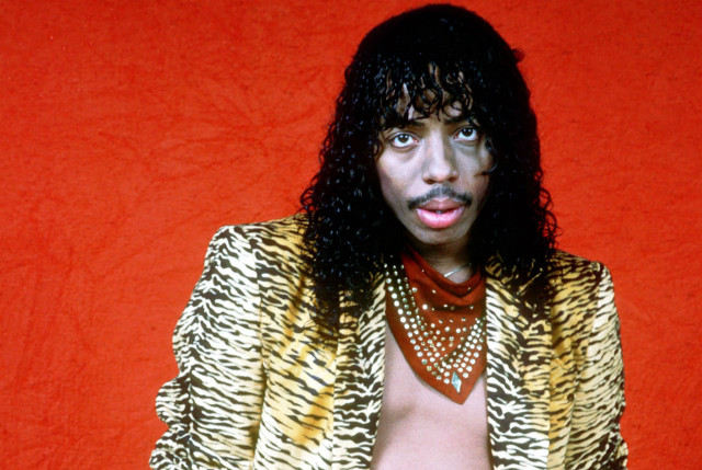 Long haired man gold jacket free wallpaper for desktop - medium preview image