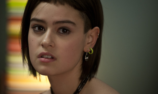 Woman short haircut green earrings free wallpaper for desktop - medium preview image