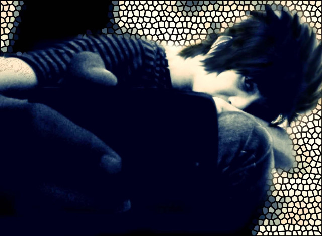 Woman laying stomach cell phone free wallpaper for desktop - medium preview image