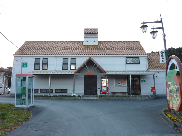 White building red roof clock free wallpaper for desktop - medium preview image