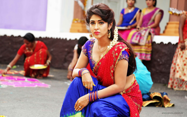 Woman blue red sari sitting free wallpaper for desktop - medium preview image