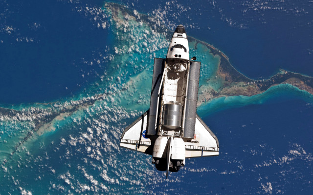 Space shuttle flying over ocean free wallpaper for desktop - medium preview image