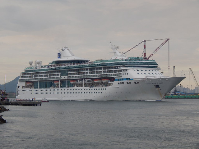 Cruise ship crane dock water free wallpaper for desktop - medium preview image