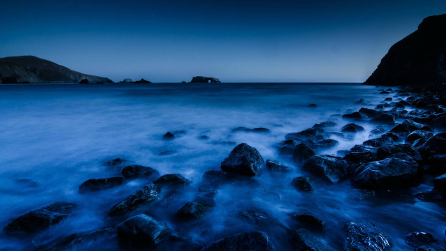 Rocky beach night full moon free wallpaper for desktop - medium preview image