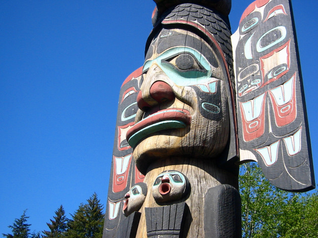 Totem statue blue sky trees free wallpaper for desktop - medium preview image