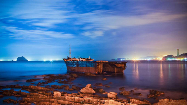 Ship rocky beach ocean nighttime free wallpaper for desktop - medium preview image