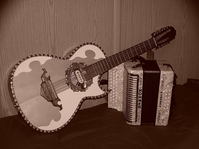 Guitar accordion table wallpaper box free wallpaper for desktop - medium preview image