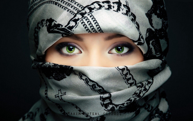 Woman green eyes scarf head free wallpaper for desktop - medium preview image