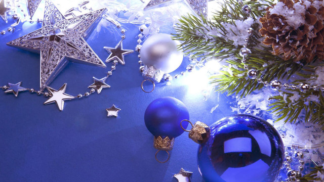 Blue christmas background silver ornaments free wallpaper for desktop - medium preview image