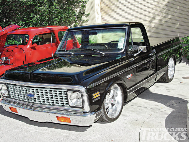 Black truck red truck driveway free wallpaper for desktop - medium preview image